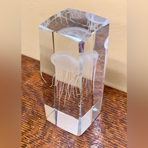 3D Jellyfish Etched Solid Faceted Lead Crystal Decorative Paperweight - Picture 15 of 16
